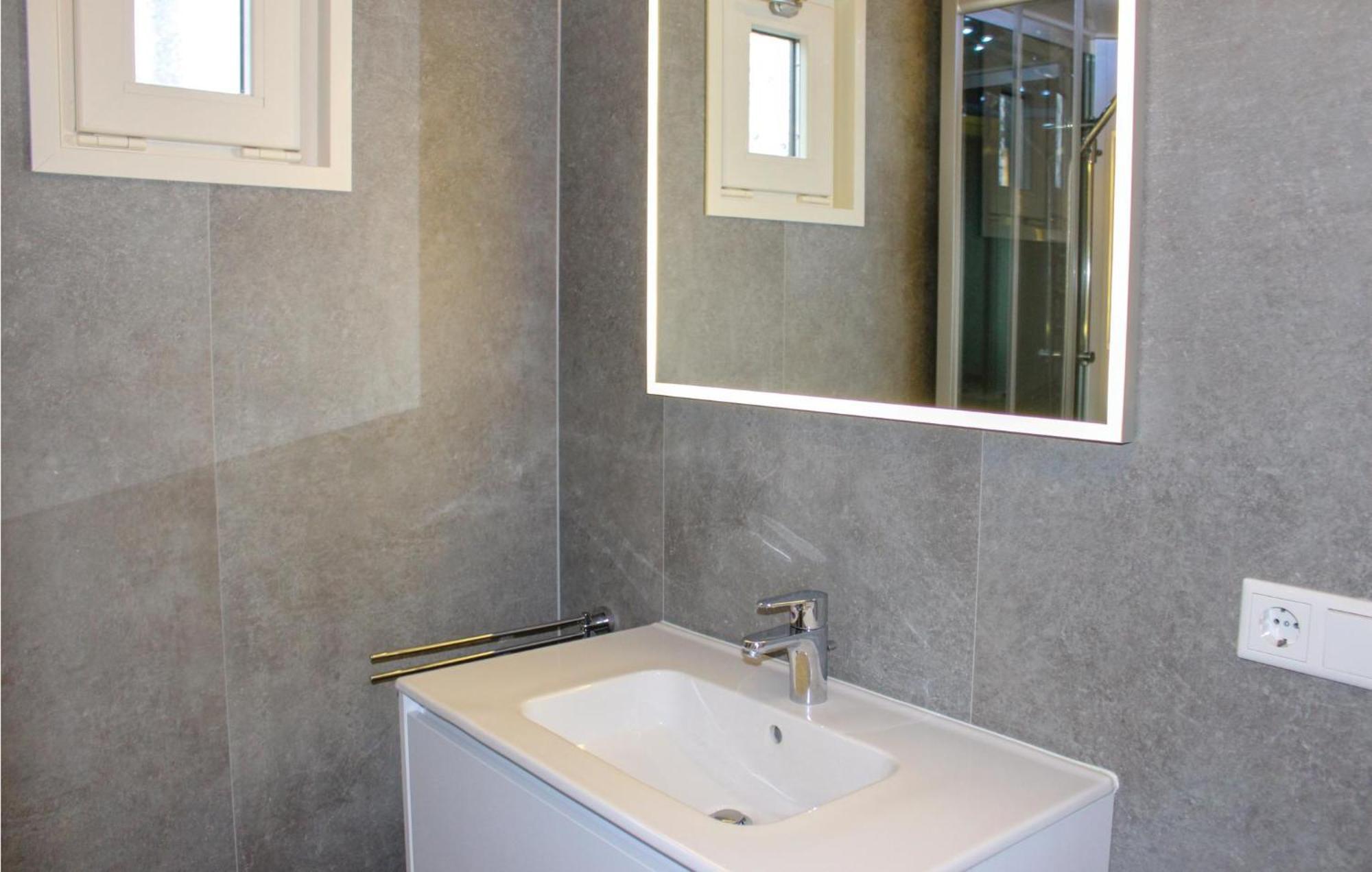 2 Bedroom Awesome Home In Sint-Annaland Екстер'єр фото